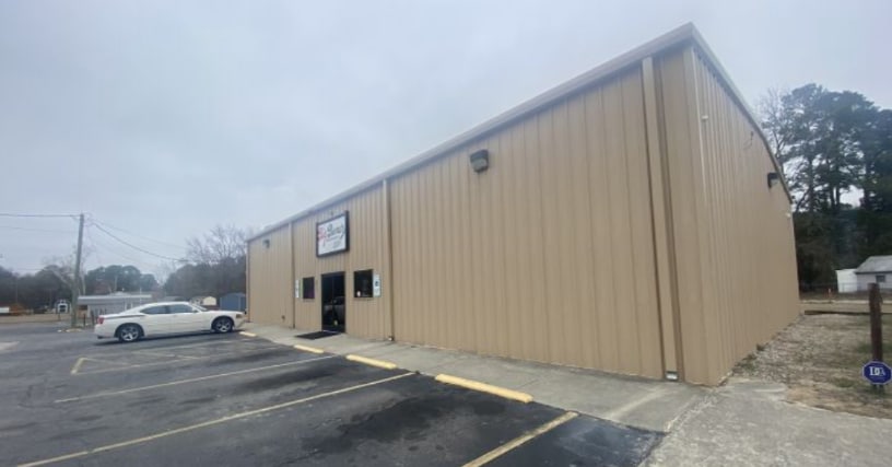 Primary Photo Of 511 South Main St, Princeville General Retail For Sale