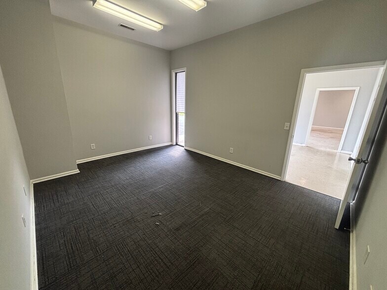 More Photos Of 109 Threet Industrial Rd, Smyrna Flex For Lease