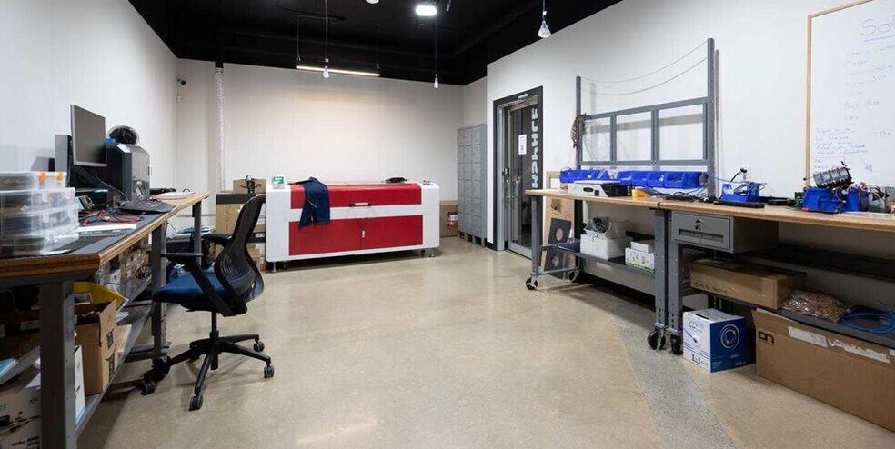 More Photos Of 8026 Franklin Av, Fort McMurray Office For Sale