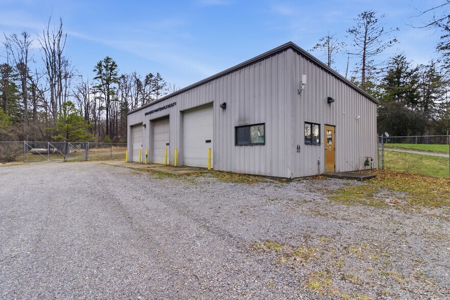 More Photos Of 89 Nolan Rd, Penfield General Retail For Sale