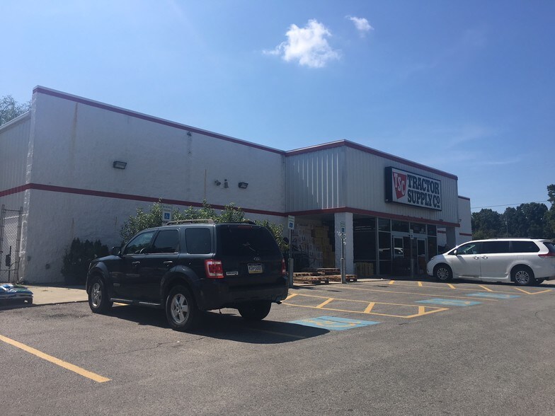 More Photos Of 25 Williamson Rd, Greenville Unknown For Lease