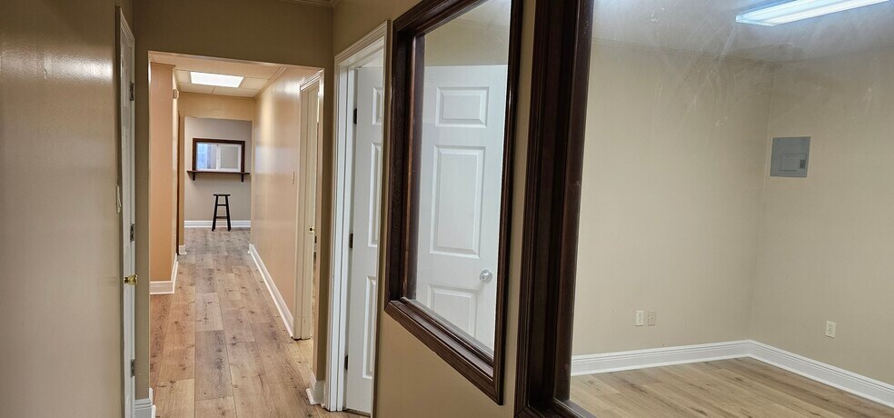 More Photos Of 200 Industrial Ave, Jefferson Warehouse For Lease