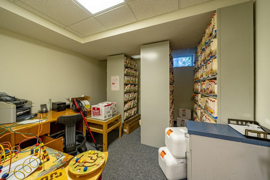 More Photos Of 353 Island Cottage Rd, Rochester Medical For Sale