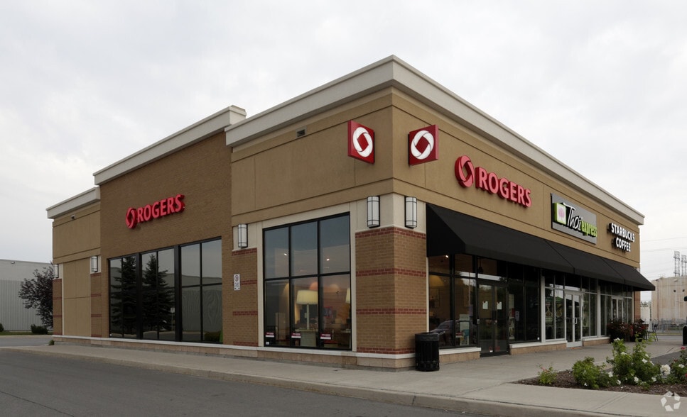 More Photos Of 330 W Hunt Club Rd, Ottawa Freestanding For Lease