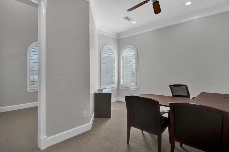 More Photos Of 12802 Willow Centre Dr, Houston Office For Sale