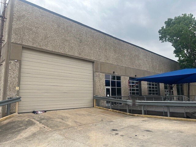 More Photos Of 10420 Metric Blvd, Austin Warehouse For Lease