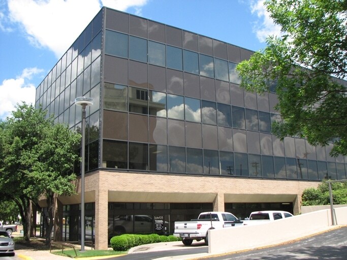 Primary Photo Of 333 W Main St, Ardmore Medical For Sale