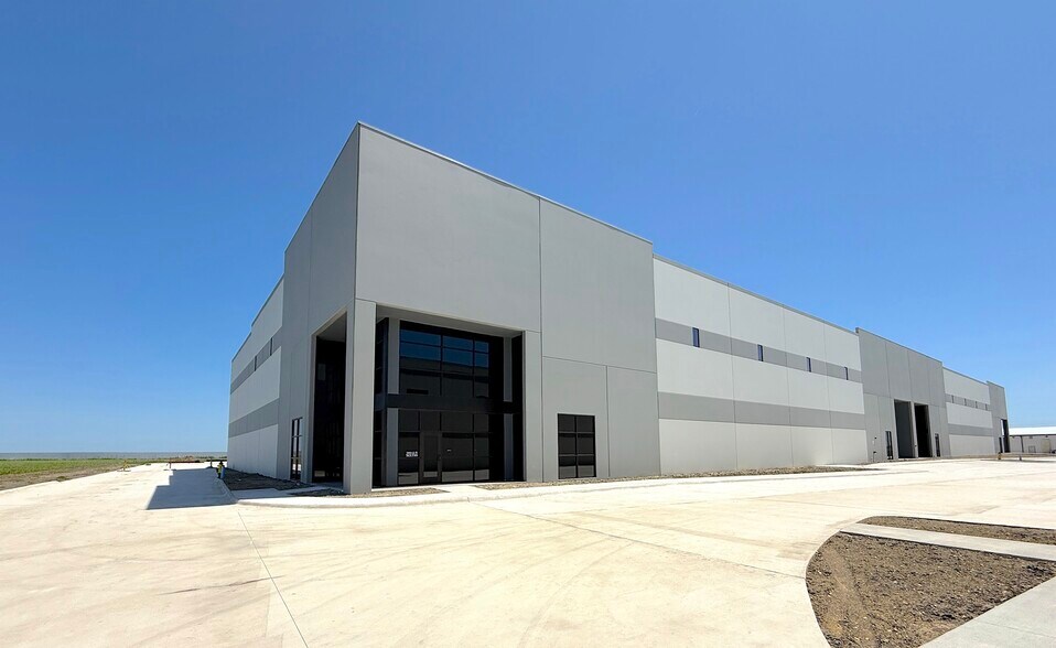 Primary Photo Of 21959 US-79 Hwy, Taylor Warehouse For Lease