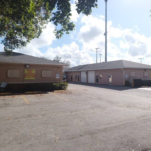 More Photos Of 5280 10th Ave N, Greenacres Warehouse For Sale