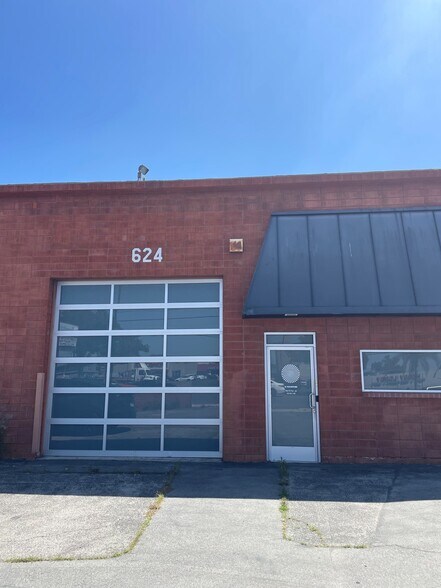More Photos Of 620-624 N Victory Blvd, Burbank Warehouse For Lease
