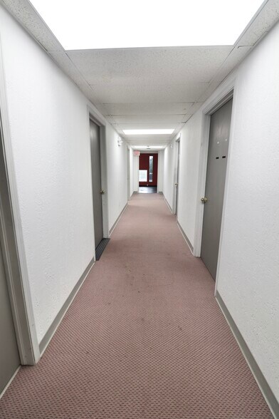 More Photos Of 2912 Lakeside Dr, Oklahoma City Office For Sale