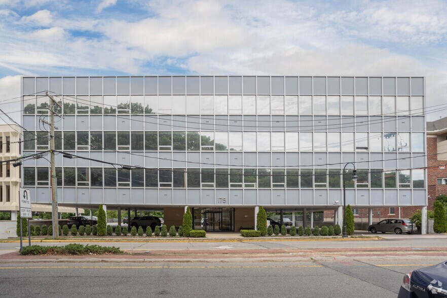 More Photos Of 175 Great Neck Rd, Great Neck Office For Lease