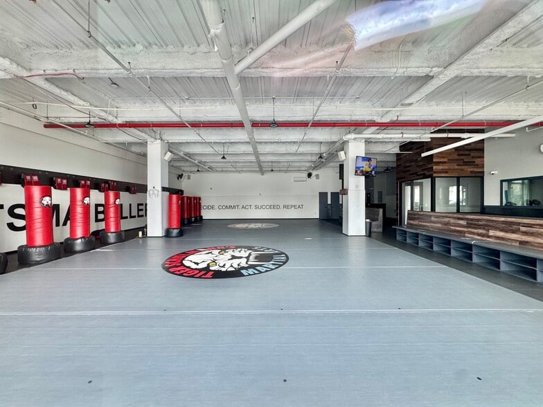 More Photos Of 251-73 Jericho Tpke, Bellerose Office For Sale