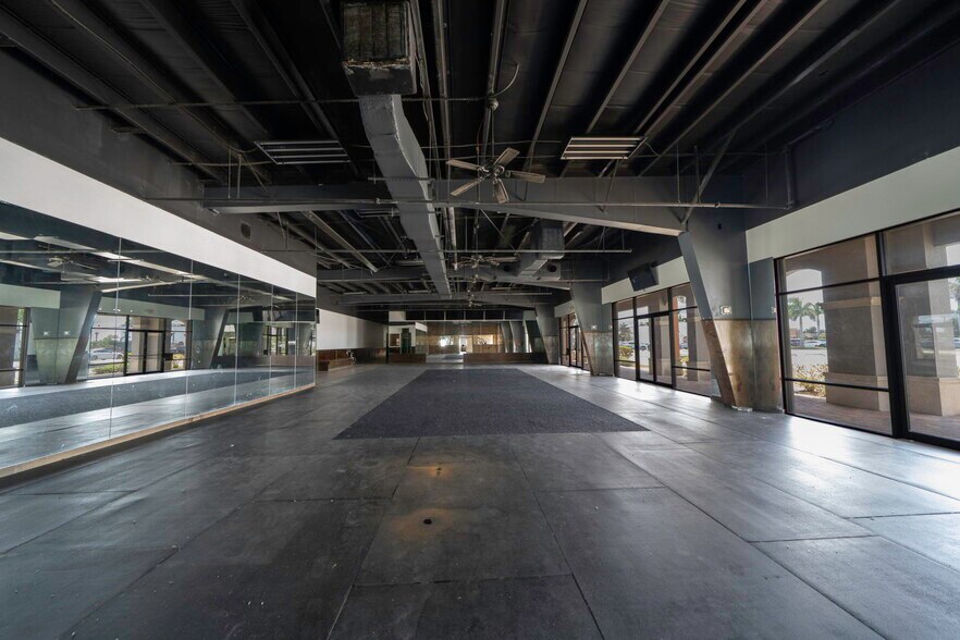 More Photos Of 1141 Pine Island Rd SW, Cape Coral Freestanding For Lease