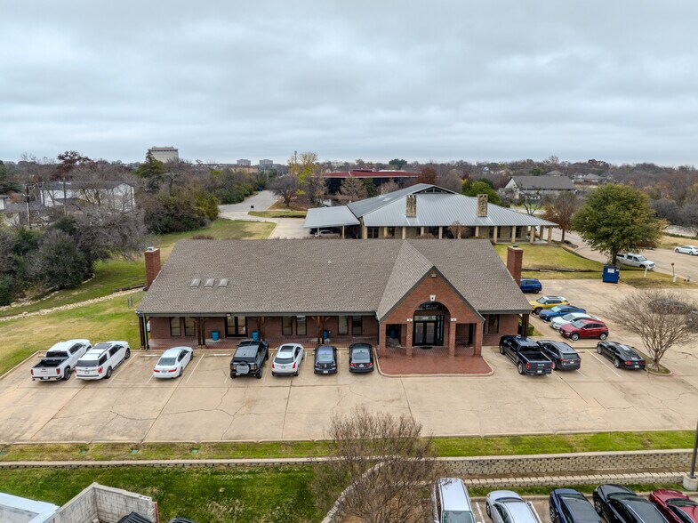More Photos Of 4800 Bryant Irvin Ct, Fort Worth Office For Sale