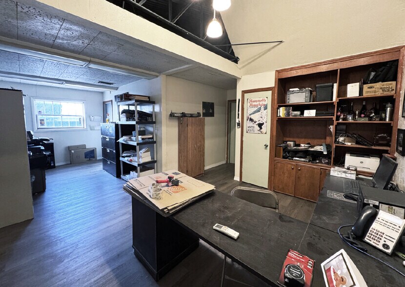 More Photos Of 608 General Chennault St SE, Albuquerque Warehouse For Sale