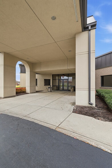 More Photos Of 7640 Sylvania Ave, Sylvania Medical For Lease