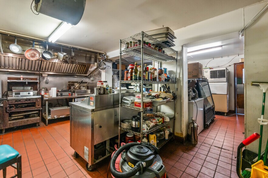 More Photos Of 10 Anastasia Blvd, Saint Augustine Bar For Lease