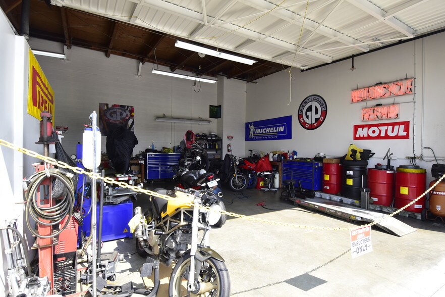 More Photos Of 802-808 E Huntington Dr, Monrovia Industrial For Lease