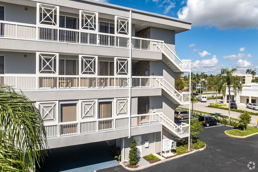 More Photos Of 2790 N Federal Hwy, Boca Raton Office For Lease