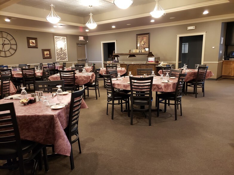 N9650 Friendship Dr, Kaukauna, WI 54130 Restaurant For Sale