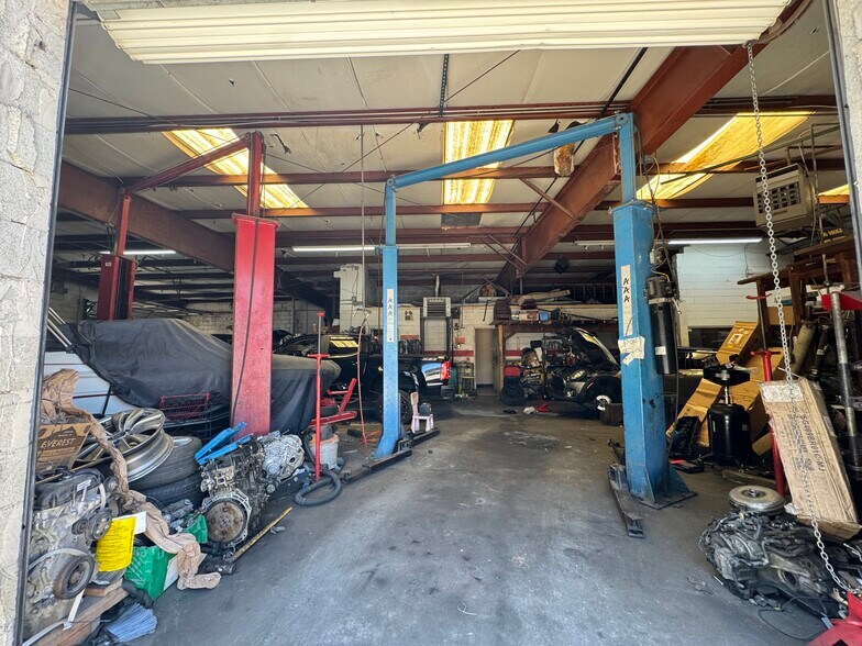 More Photos Of 4050 Lawrenceville Hwy NW, Lilburn Auto Repair For Sale