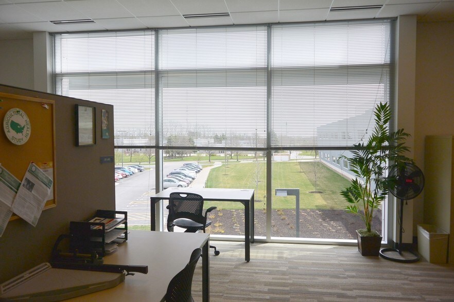 More Photos Of 2500 Crosspark Rd, Coralville Flex For Lease