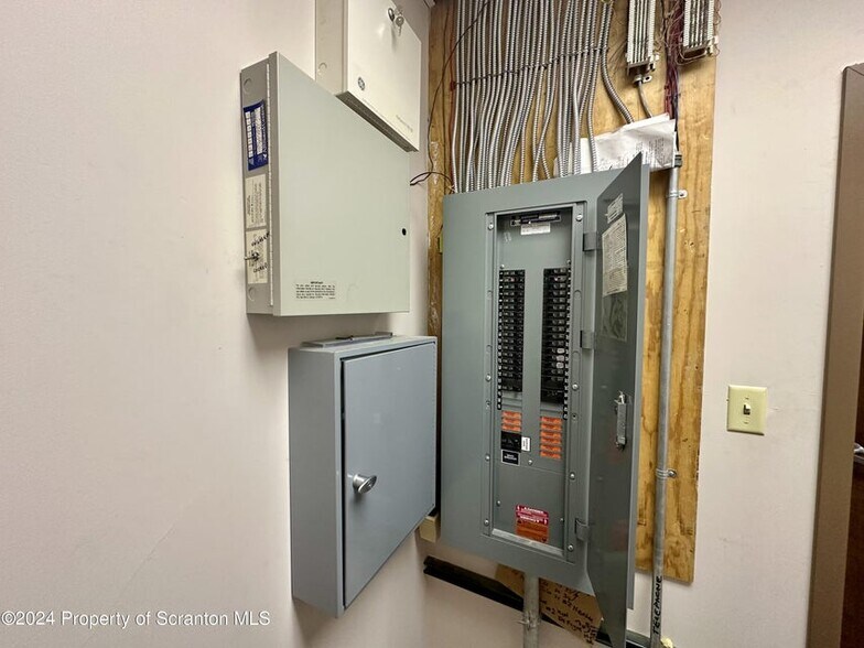 More Photos Of 624 Fellows St, Scranton Office For Lease