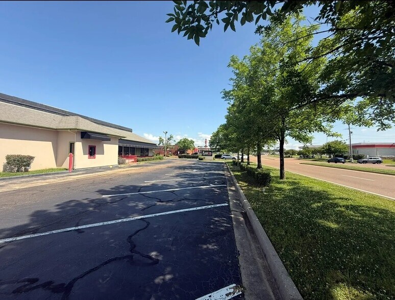 More Photos Of 1002 Treetops Blvd, Flowood Fast Food For Sale