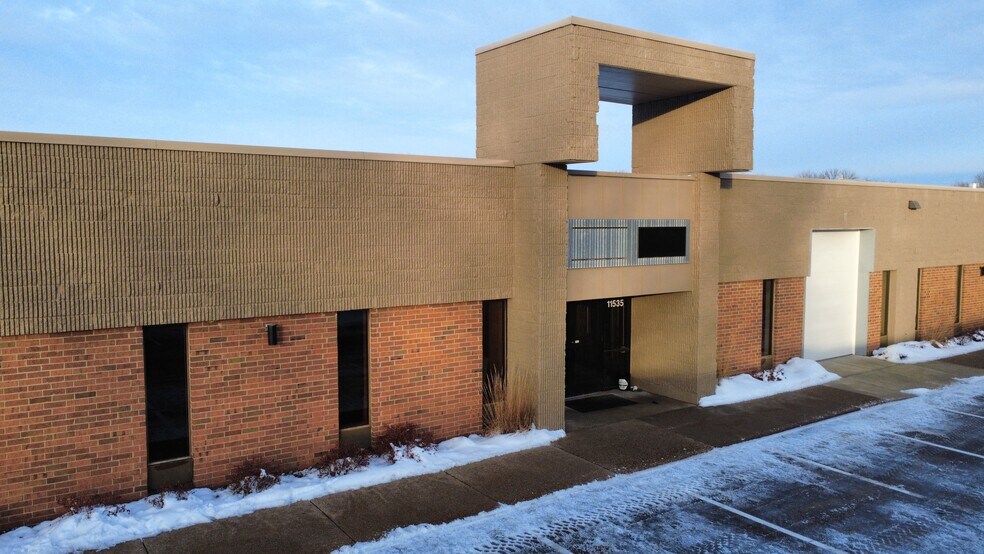 Primary Photo Of 11501-11555 K Tel Dr, Minnetonka Showroom For Lease