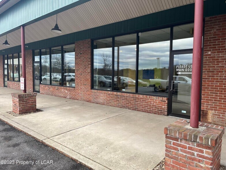 More Photos Of 1100 Twin Stacks Dr, Dallas Storefront For Lease