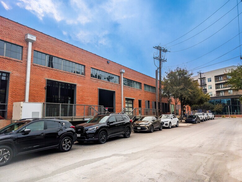 More Photos Of 203 E Jones Ave, San Antonio Office For Lease