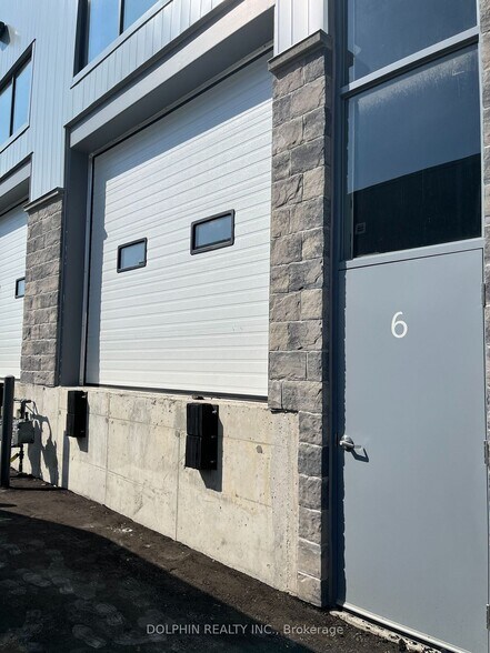More Photos Of 5266 Solar Dr, Mississauga Industrial For Lease
