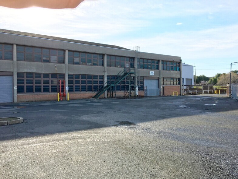 More Photos Of 1101-1501 Loveridge Rd, Pittsburg Unknown For Lease