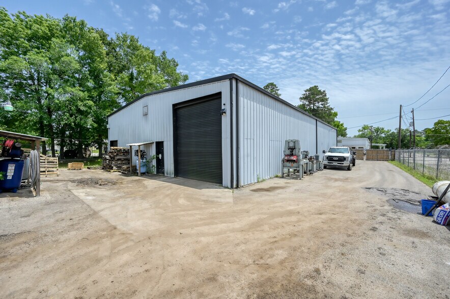 More Photos Of 508 Bryant Rd, Conroe Manufacturing For Sale