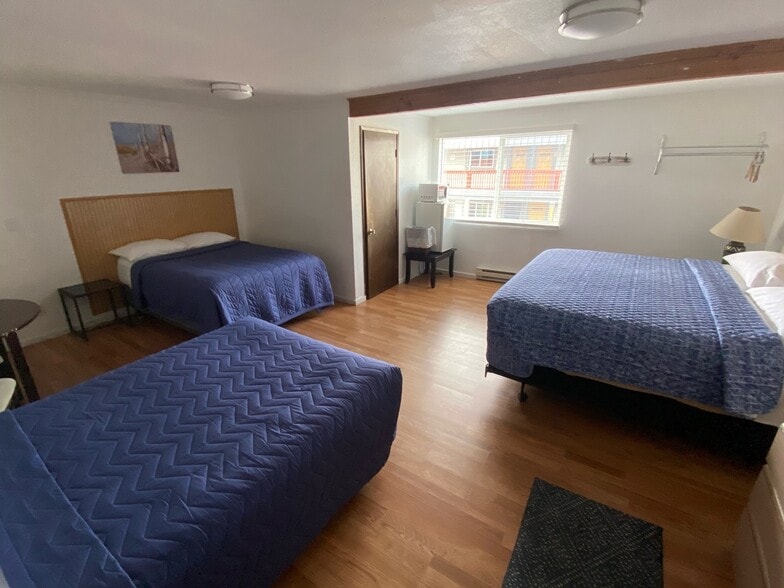 More Photos Of 126 Spruce St E, Ilwaco Hospitality For Sale