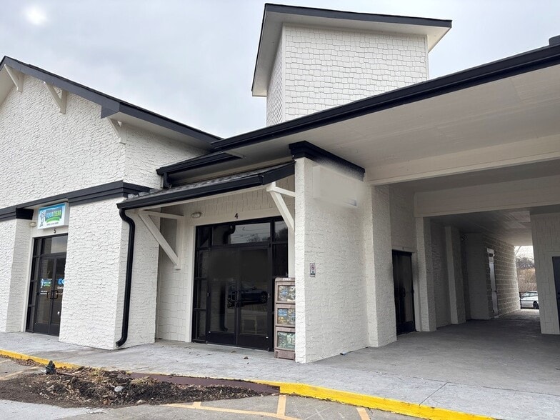 More Photos Of 2040 Winfield Dunn Pky, Sevierville General Retail For Sale
