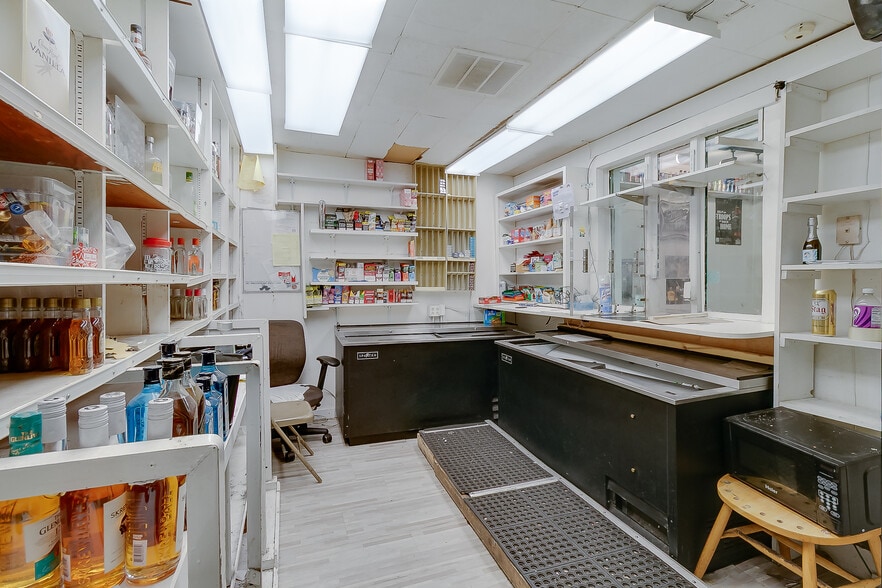 More Photos Of 7016 Page Ave, Saint Louis General Retail For Sale