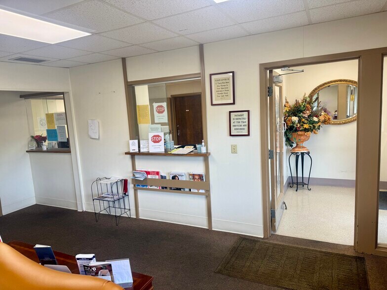 More Photos Of 1814 Hospital Dr, Jackson Healthcare For Sale