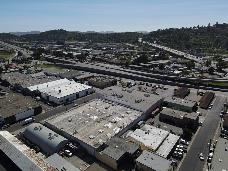 More Photos Of 17-25 Tiburon St, San Rafael Service For Lease