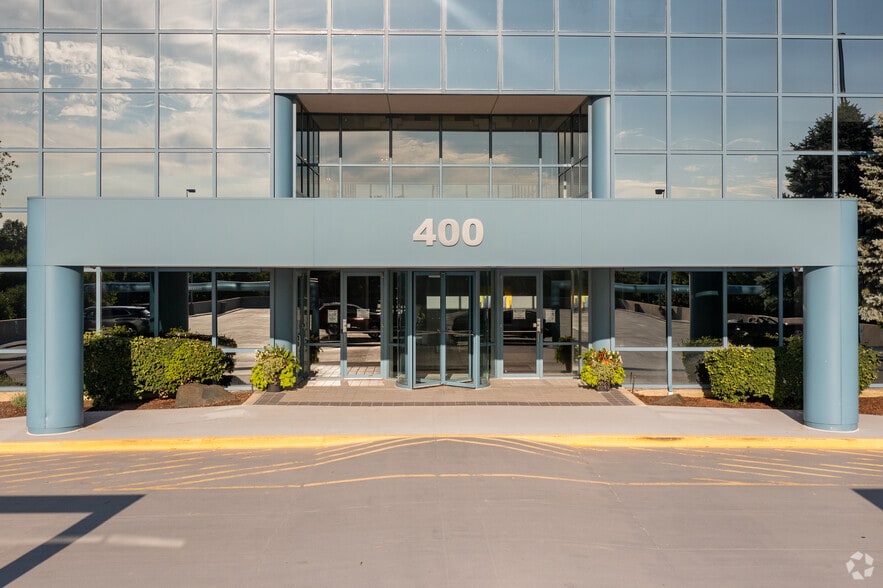 More Photos Of 400 E Diehl Rd, Naperville Office For Sale