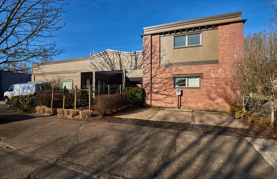 More Photos Of 640 NE 3rd St, Mcminnville Office For Lease