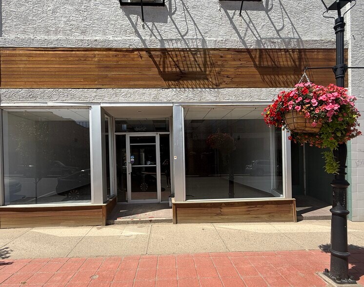 Primary Photo Of 622 3 St SE, Medicine Hat General Retail For Lease