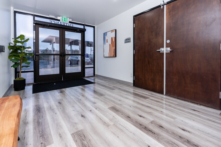 More Photos Of 22 W 35th St, National City Medical For Lease