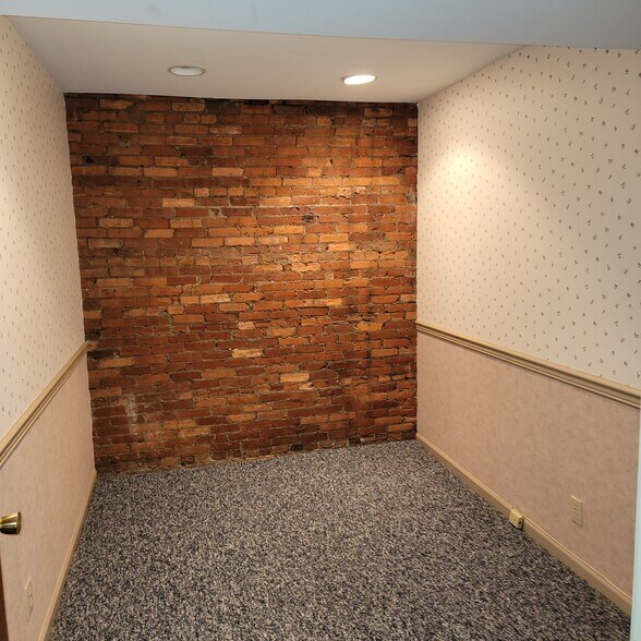 More Photos Of 600 Main St, Riverton Office For Sale