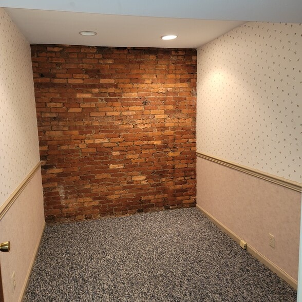 More Photos Of 600 Main St, Riverton Office For Sale