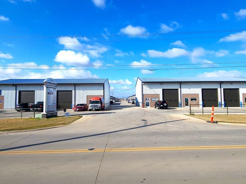 More Photos Of 13029 Harmon Rd, Fort Worth Unknown For Lease