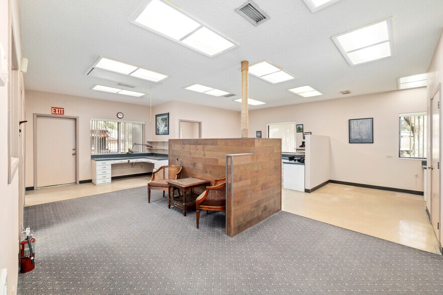 More Photos Of 943 Cesery Blvd, Jacksonville Medical For Sale