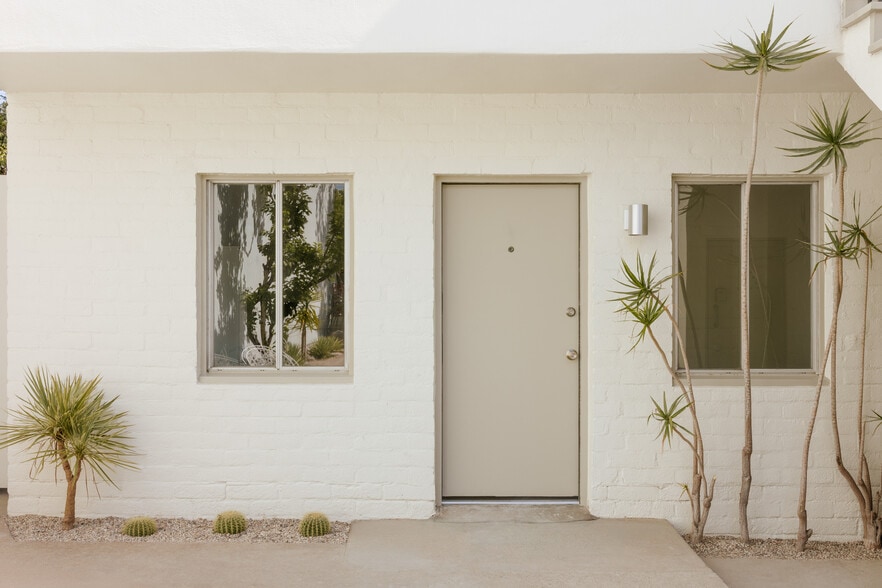 More Photos Of 2218 Pico Blvd, Santa Monica General Retail For Sale