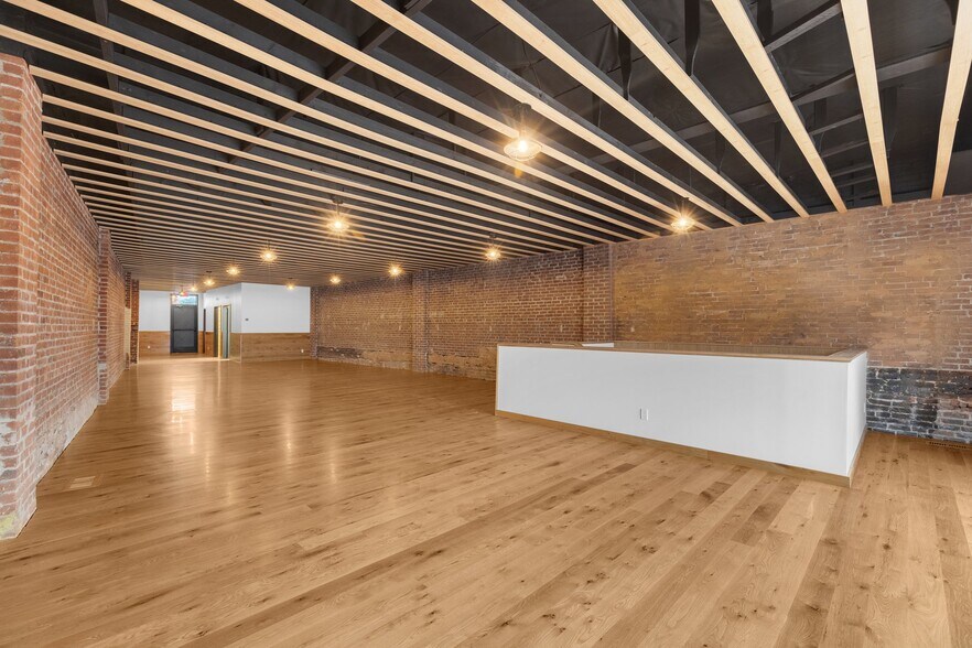 More Photos Of 35 Center St, Southington Storefront Retail Office For Lease